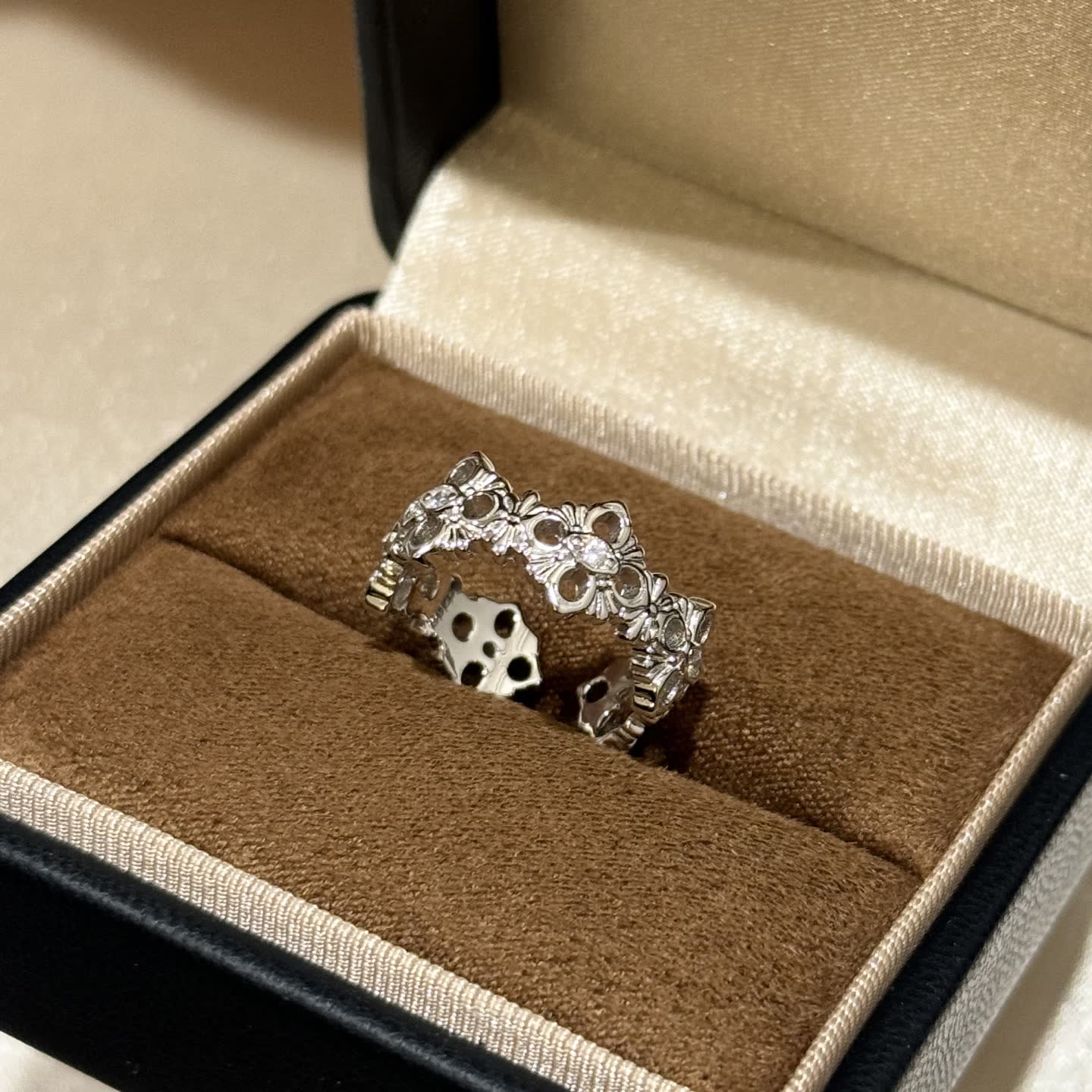 Van Cleef & Arpels Floral Diamond Ring